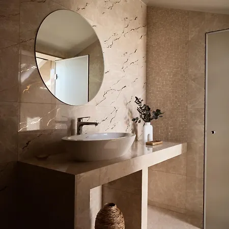 Vis Di Vardi Luxury Estate Argászi